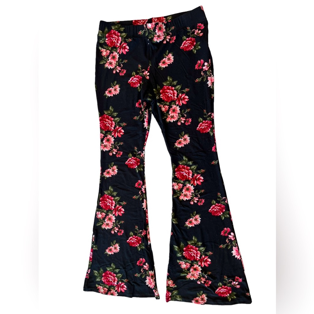 No Boundaries. Bell bottoms. Large. Floral